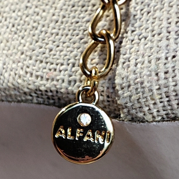 Alfani Three 3 Strand Faux Pearl Gold Tone Snake Chain Necklace - Picture 4 of 7